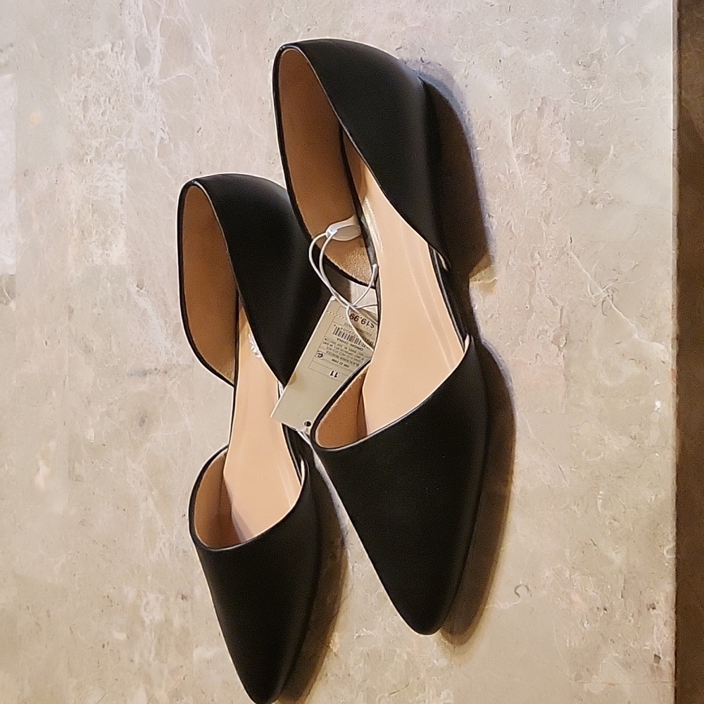 NWT black flats